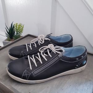 Cloud footwear leather sneaker😊